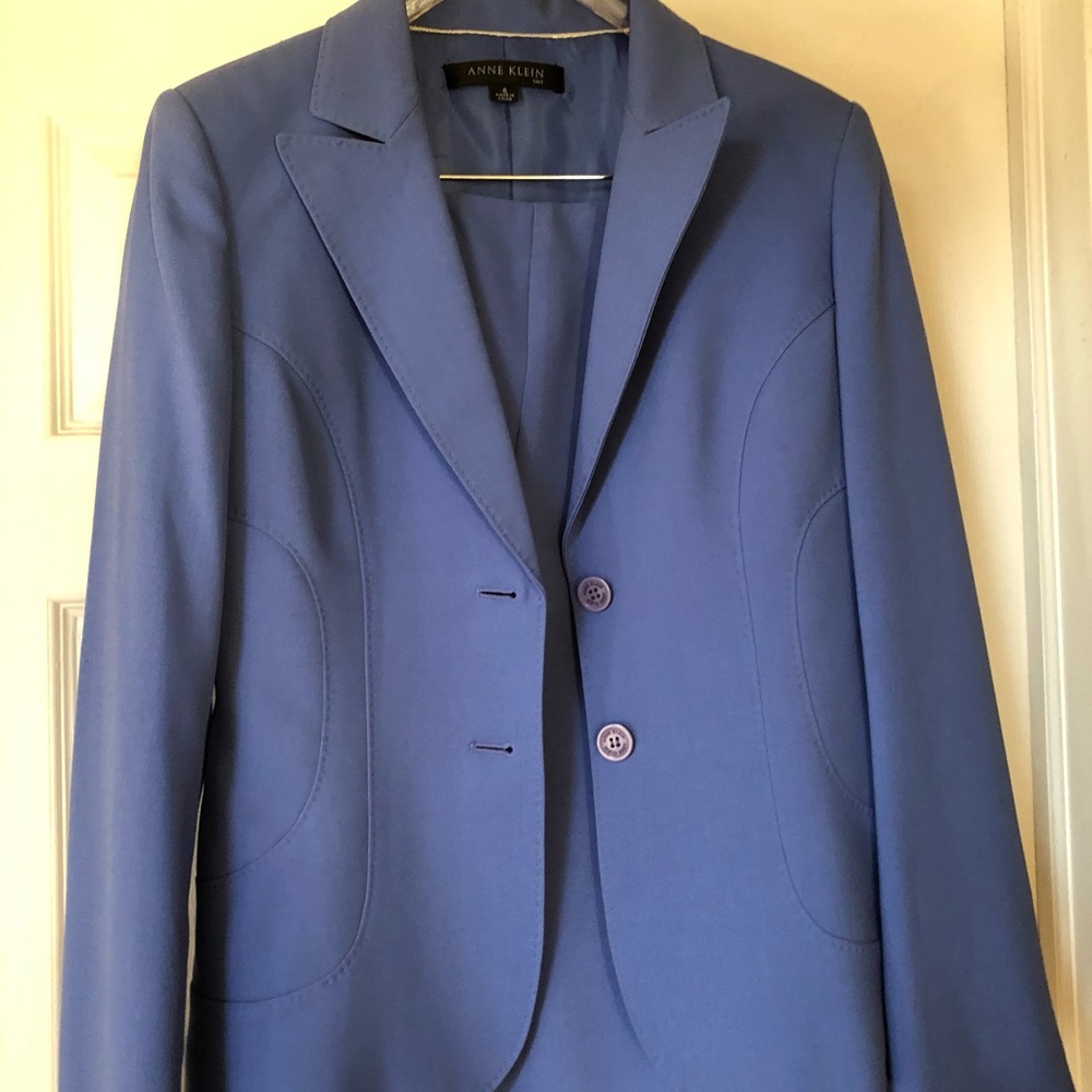 Anne Klein size 6 periwinkle 2 piece skirt suit